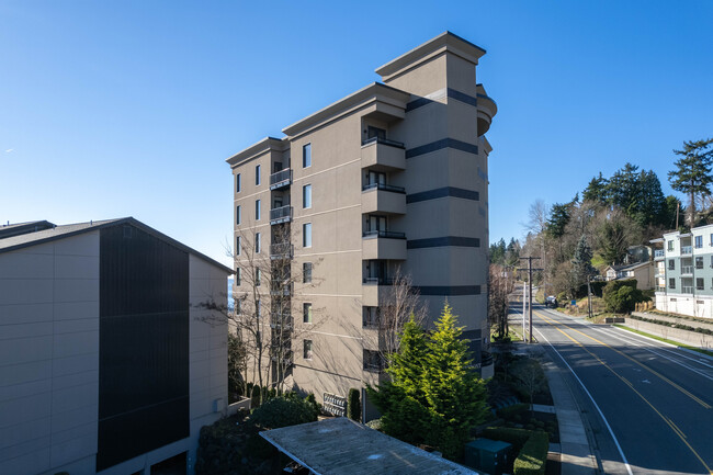 Kirkland Condo in Kirkland, WA - Foto de edificio - Building Photo