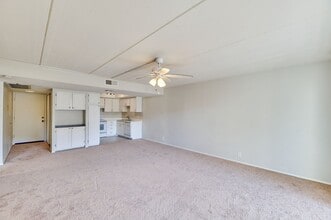 7960 E Camelback Rd in Scottsdale, AZ - Building Photo - Building Photo