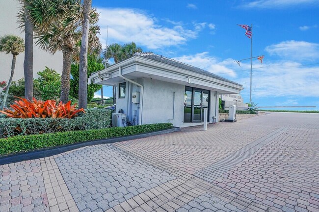 2727 N Ocean Blvd, Unit A502 in Boca Raton, FL - Building Photo - Building Photo