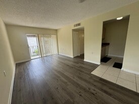 1080 Benoist Farms Rd in West Palm Beach, FL - Building Photo