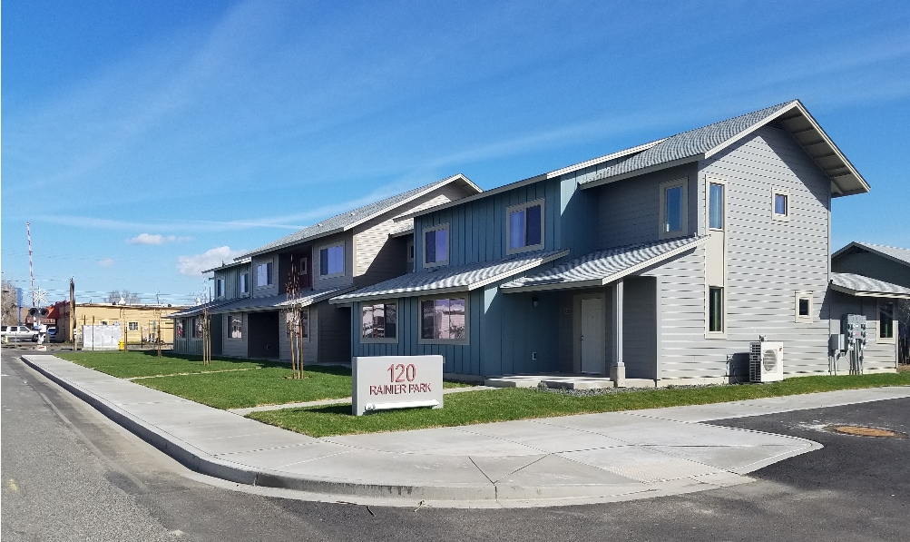 Rainier Park in Sunnyside, WA - Foto de edificio