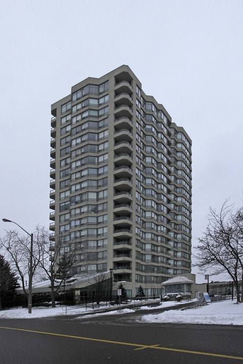 King Gardens in Mississauga, ON - Building Photo
