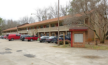 Woodland Park Apartments in Huntsville, AL - Foto de edificio - Building Photo