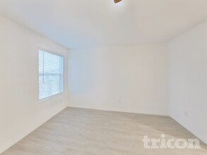 12911 Hyssop Mdw in Saint Hedwig, TX - Building Photo - Building Photo