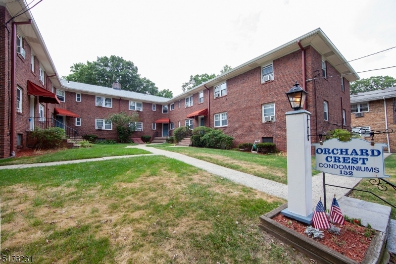 152 Belleville Ave-Unit -11 in Bloomfield, NJ - Building Photo