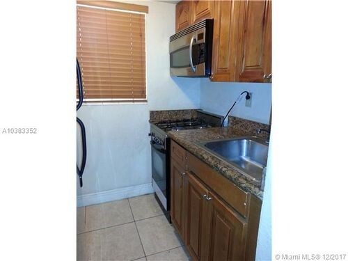 241 S Royal Poinciana Blvd in Miami Springs, FL - Building Photo - Building Photo