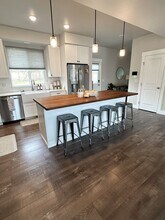 13844 Akers Cir in Anchorage, AK - Building Photo - Building Photo