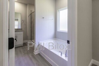 84 Saltmeadow Cir in Ocean Springs, MS - Building Photo - Building Photo