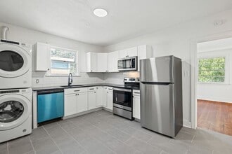 209 N Spring St in Winston-Salem, NC - Foto de edificio - Building Photo