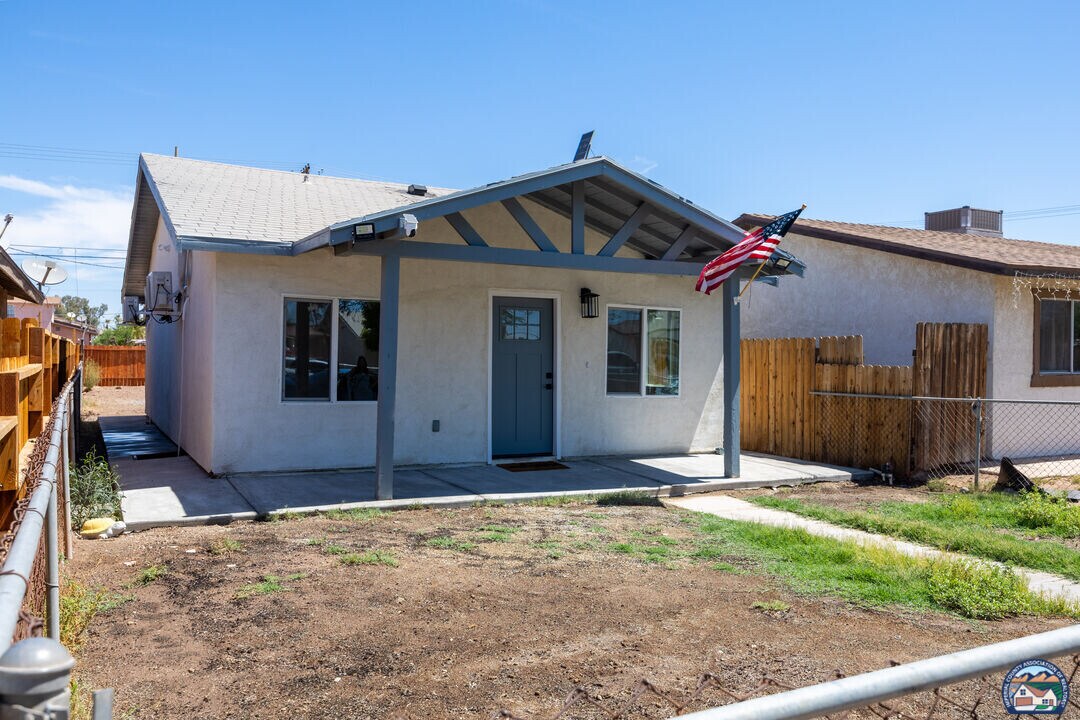 522 Hamilton Ave in El Centro, CA - Building Photo
