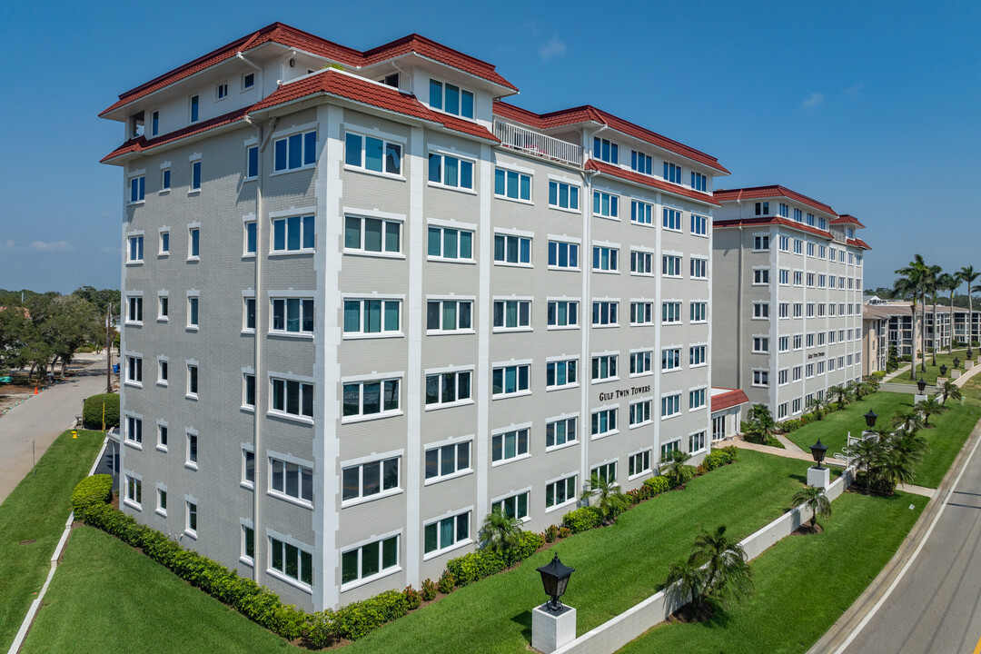 Gulf Twin Towers in Venice, FL - Building Photo