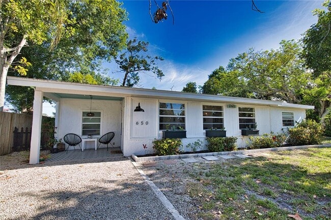 650 Edwards St in Englewood, FL - Building Photo - Building Photo