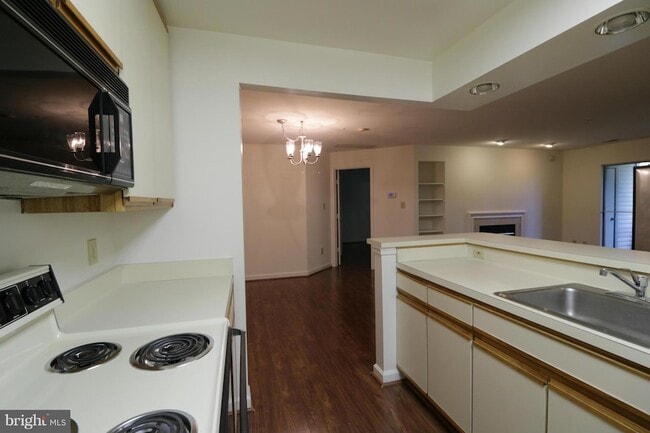 3301 Sir Thomas Dr, Unit 22 in Silver Spring, MD - Foto de edificio - Building Photo