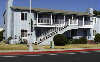 3126-3140 Nimitz Blvd in San Diego, CA - Building Photo - Building Photo