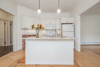 218 Eastern Promenade, Unit 3 in Portland, ME - Building Photo - Building Photo
