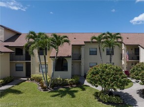 8445 Charter Club Cir in Ft. Myers, FL - Foto de edificio - Building Photo