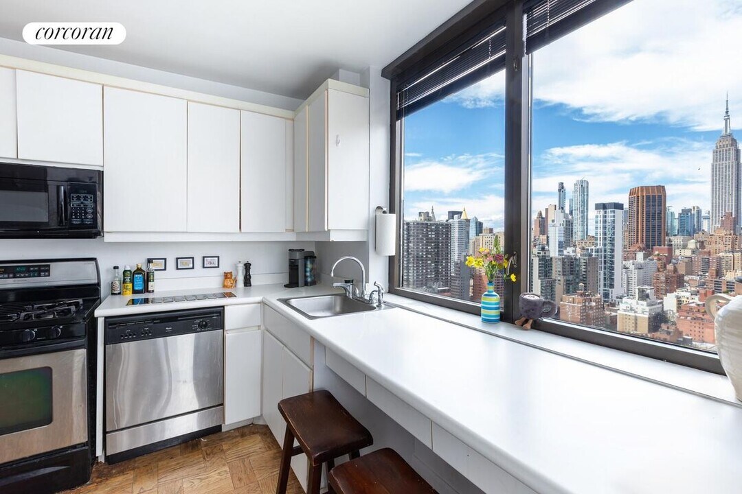 630 1st Ave in New York, NY - Building Photo