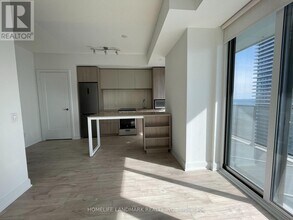 70 Annie Craig Dr in Toronto, ON - Building Photo - Building Photo