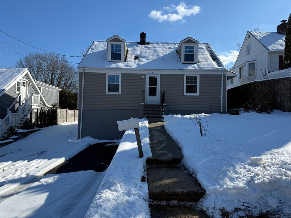 191 Hobart Ave in Greenwich, CT - Building Photo