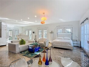 10242 Vanderbilt Dr in Naples, FL - Building Photo - Building Photo