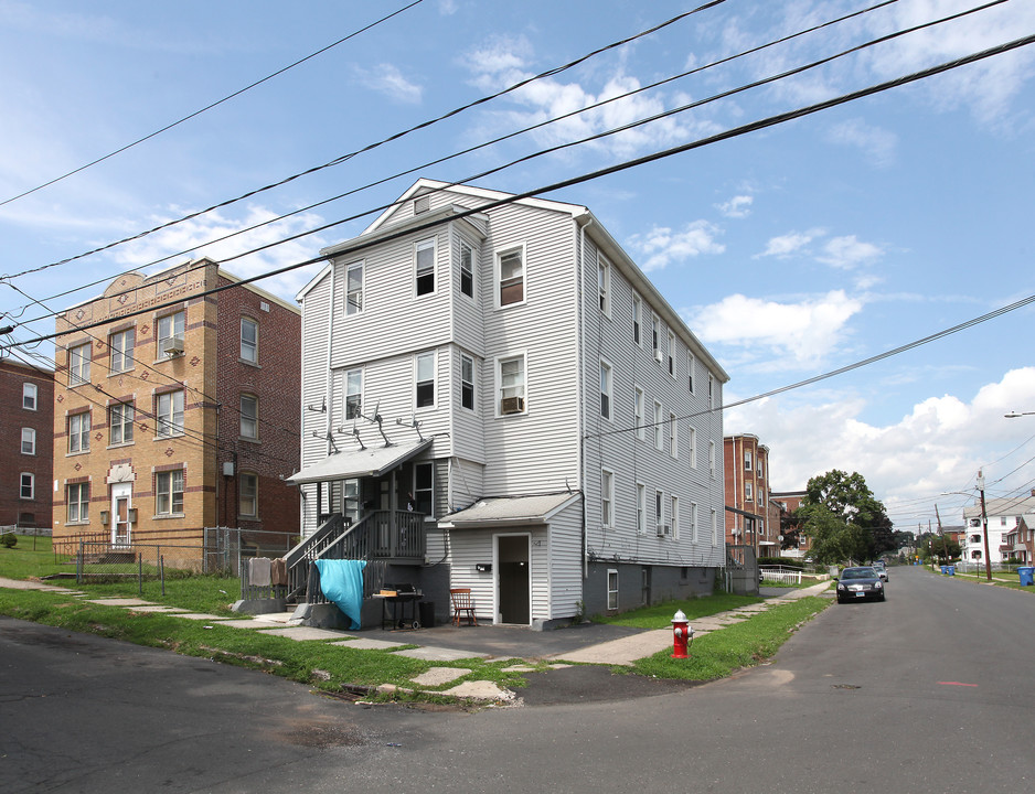 5 Lyman St in New Britain, CT - Building Photo