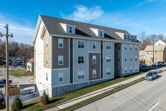 Carol's Village Gardens in Davenport, IA - Foto de edificio - Building Photo