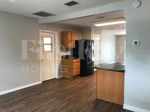 4707 W Bay Ave in Tampa, FL - Building Photo - Building Photo