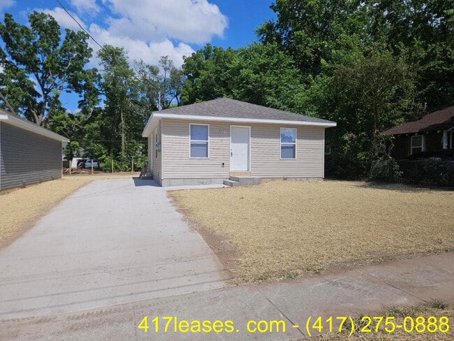 property at 2320 N Taylor Ave