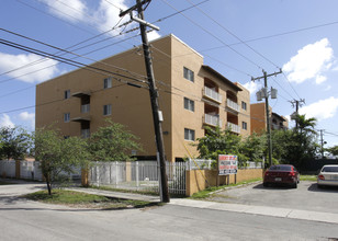 1300 NE 109th St in Miami, FL - Building Photo - Building Photo