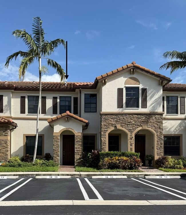 property at 3219 SE 5th Ct