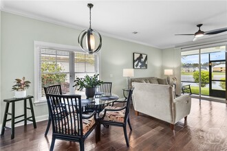 192 Lake Lily Dr in Richmond Hill, GA - Foto de edificio - Building Photo
