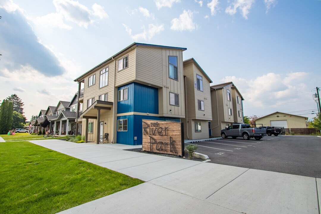 River Park & River Trail in Post Falls, ID - Foto de edificio