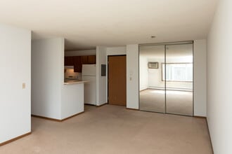 Surrey Gardens Apartments in Eagan, MN - Building Photo - Interior Photo