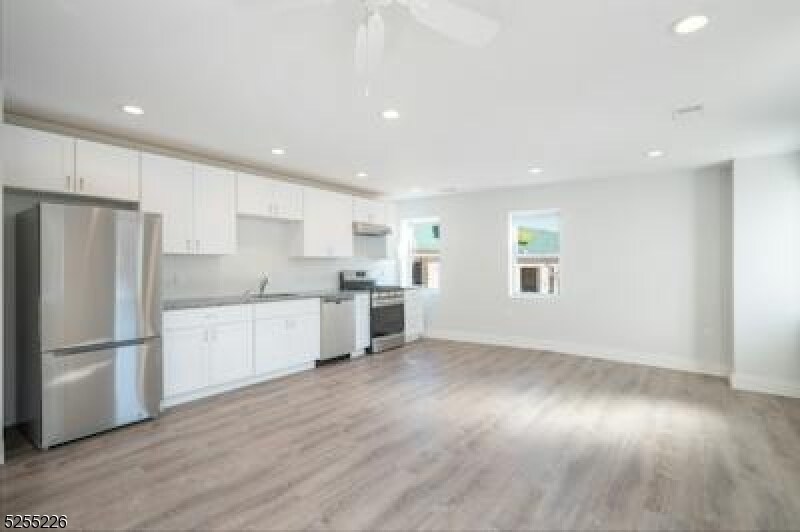 726 Bloomfield Ave in Verona, NJ - Building Photo