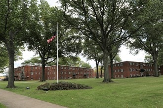 Westview North Apartments in Parma, OH - Building Photo - Building Photo