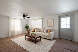 1000 13th Ave NE in Austin, MN - Foto de edificio - Building Photo