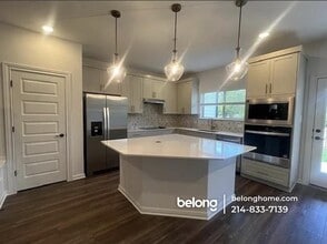 2725 Woodall Dr in Cedar Park, TX - Foto de edificio - Building Photo