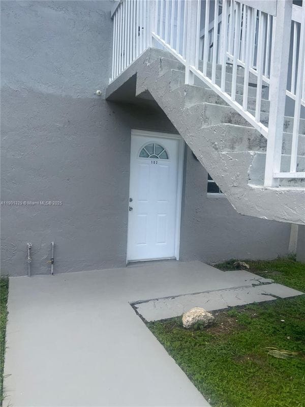 438 NE 210th Cir Terrace in Miami, FL - Foto de edificio - Building Photo