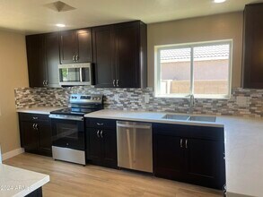 15433 W Mercer Ln in Surprise, AZ - Foto de edificio - Building Photo