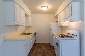 Shelby Oaks Townhomes in Shelby Township, MI - Foto de edificio - Interior Photo