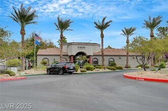 950 Seven Hills Dr in Henderson, NV - Building Photo - Building Photo