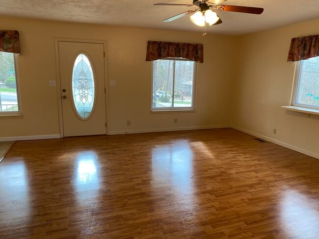 313 St George Dr in Crossville, TN - Building Photo - Building Photo