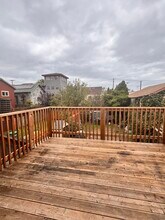 3221 Helen St in Oakland, CA - Foto de edificio - Building Photo