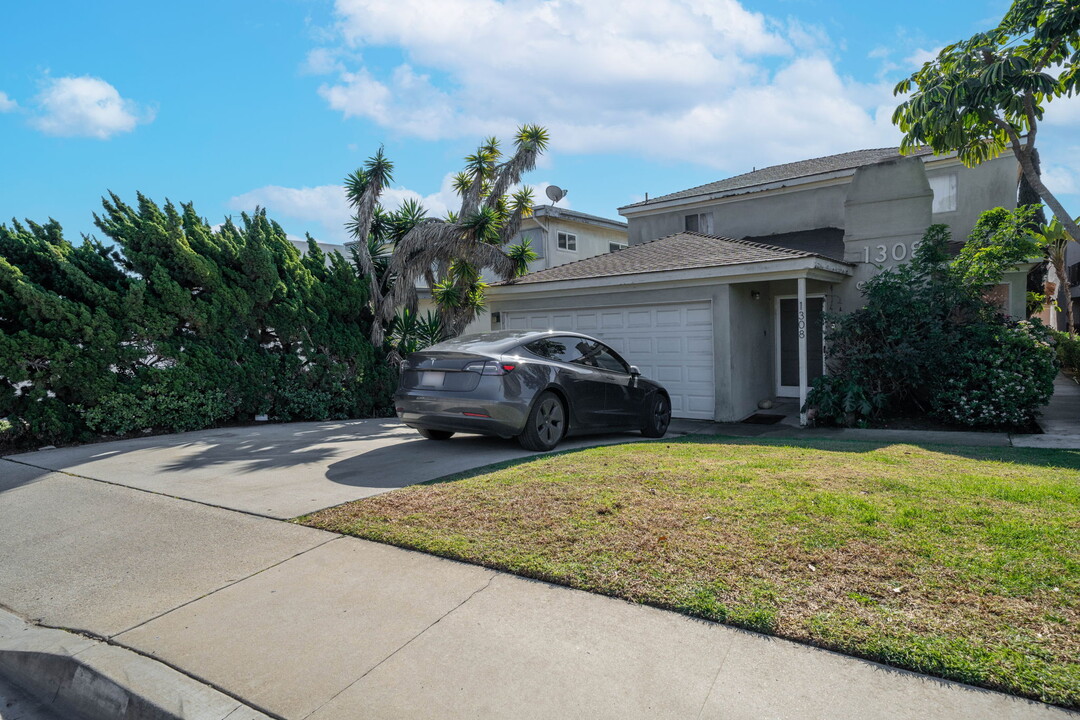 1308 Agate St in Redondo Beach, CA - Building Photo