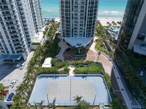 18671 Collins Ave, Unit 2404 in Sunny Isles Beach, FL - Foto de edificio - Building Photo