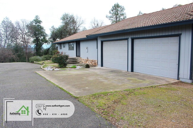 10560 Old Oregon Trl in Redding, CA - Building Photo - Building Photo