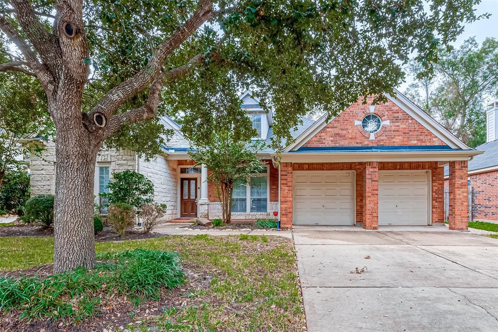 1923 Lake Arrowhead Dr in Richmond, TX - Foto de edificio