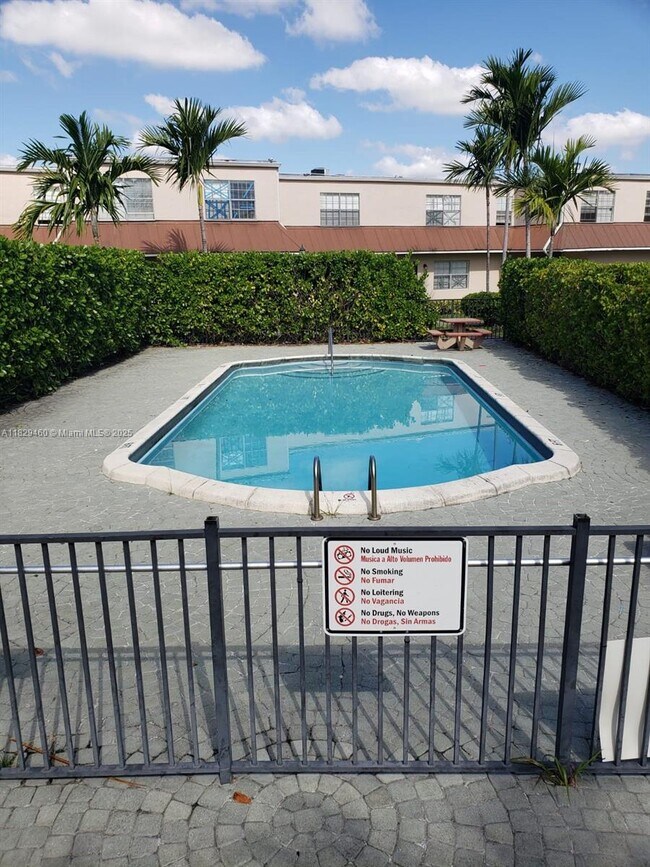 4100 NW 16th Ave in Oakland Park, FL - Building Photo - Building Photo