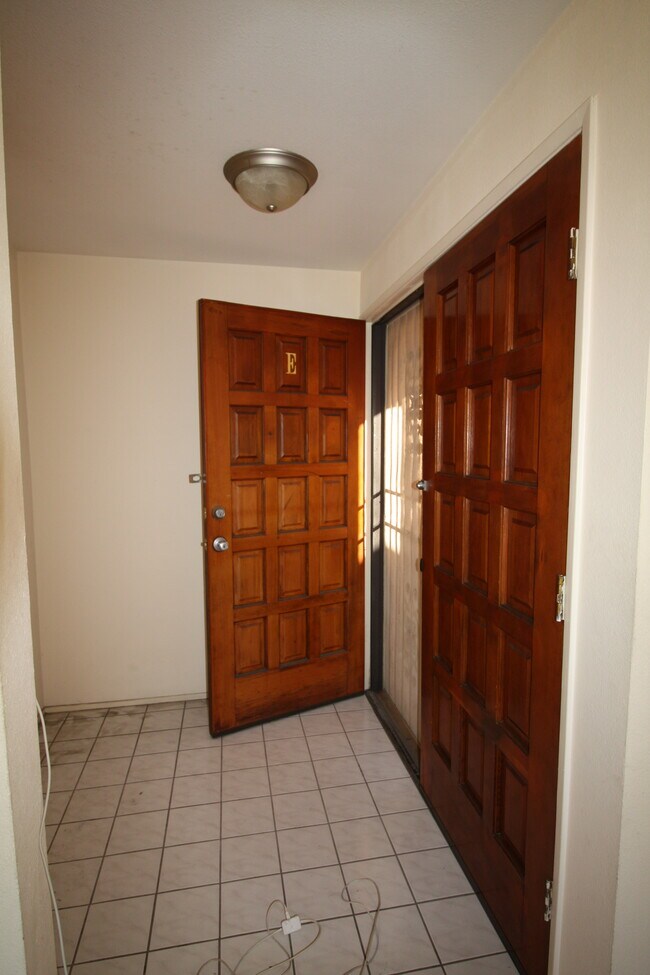 111 N Marguerita Ave, Unit E in Alhambra, CA - Building Photo - Building Photo