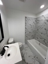 7822 Sharondale Dr in Houston, TX - Building Photo - Building Photo